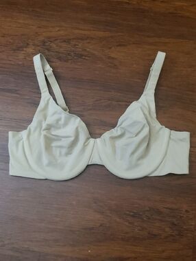 Skims Smooth Support Bra in Light Beige Size 36B Feminine Trendy Casual